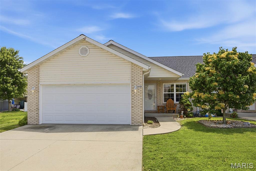 125 Auburn Court, Unit A, Highland IL — Photo 1