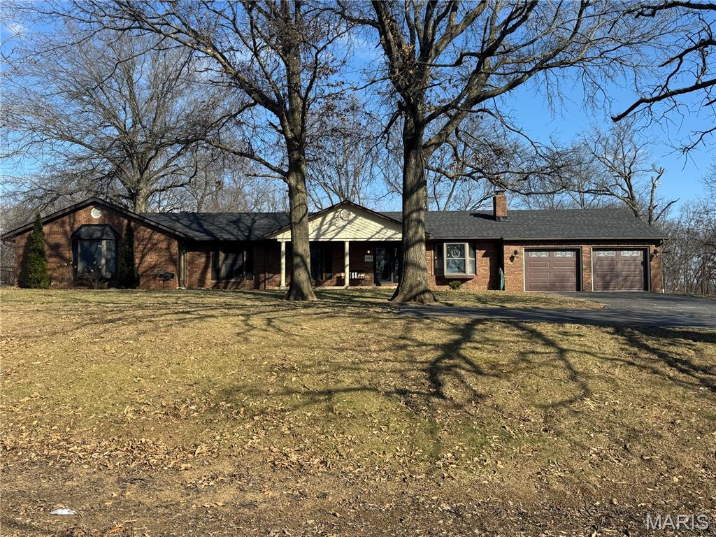 2702 Lakewood Dr, Vandalia IL — Photo 1