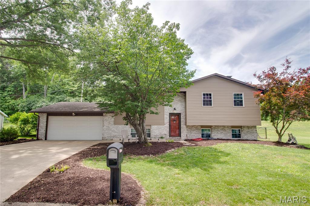 5204 Pin Oak Drive, Alton IL — Photo 1