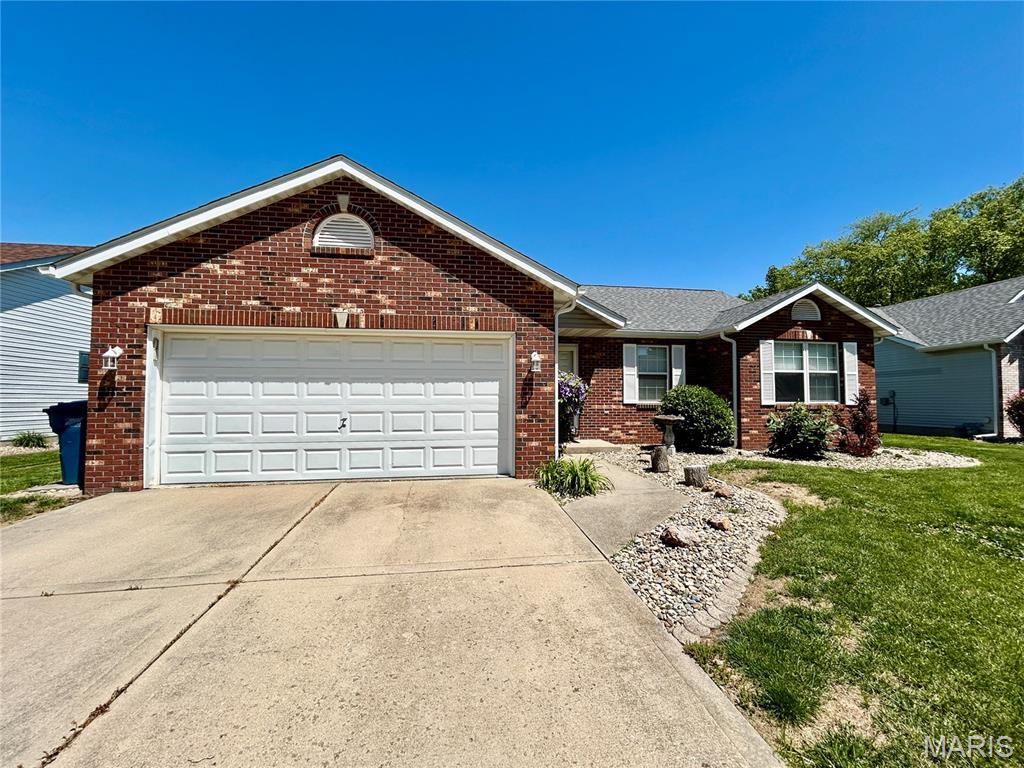621 Jaime Lynn Court, Edwardsville IL — Photo 1