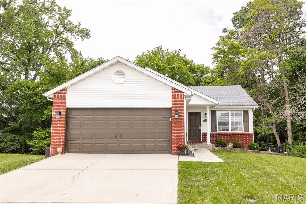 102 Bayridge Court, Glen Carbon IL — Photo 1