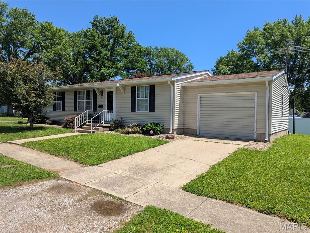 304 Charles Avenue, Greenville IL — Photo 1