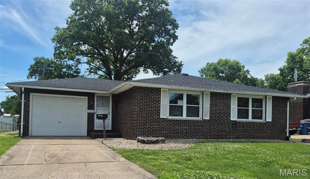 3209 Newell Drive, Granite City IL — Photo 1