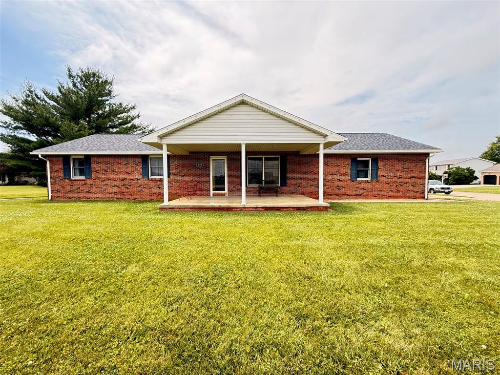 100 Quail Run, Bethalto IL — Photo 1