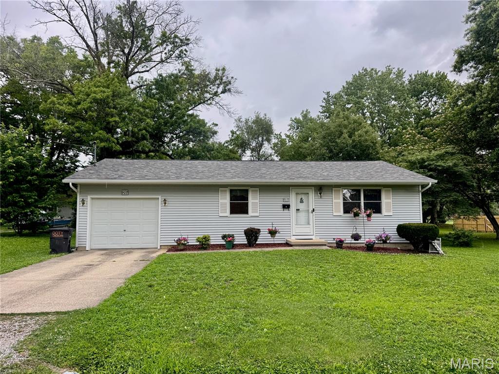 907 Chicago Street, Greenville IL — Photo 1