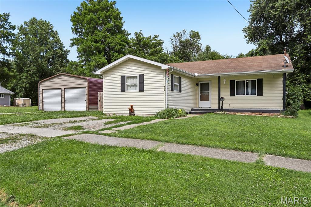 706 Locust Street, Litchfield IL — Photo 1