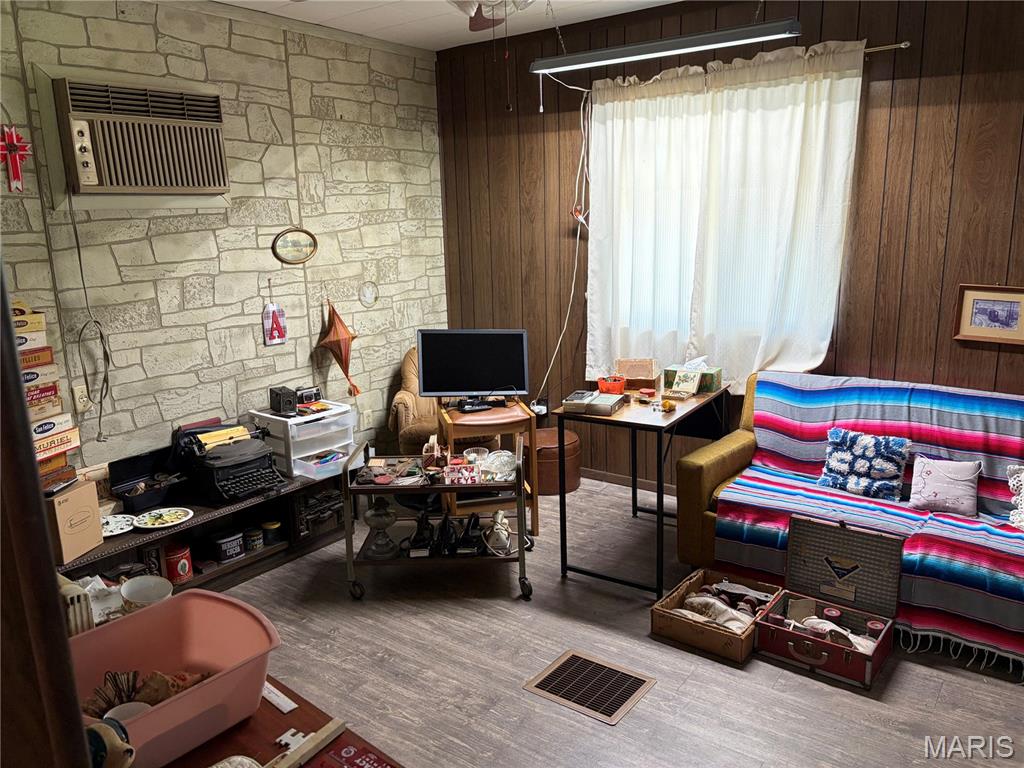 Photo 8