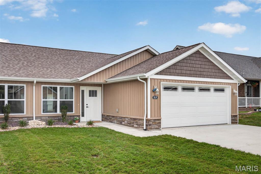 40 Auburn Court, Unit B, Highland IL — Photo 1