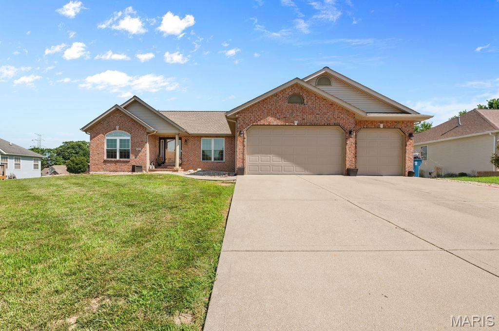 125 Oak Hill Drive, Maryville IL — Photo 1