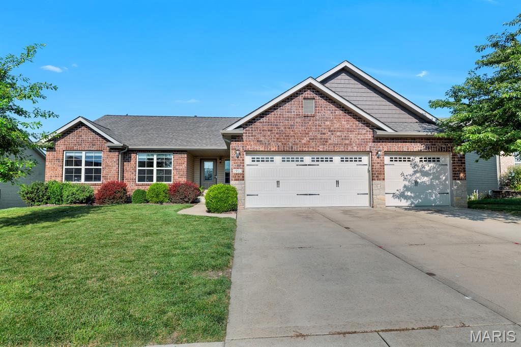 1913 Crimson Oak Drive, Maryville IL — Photo 1