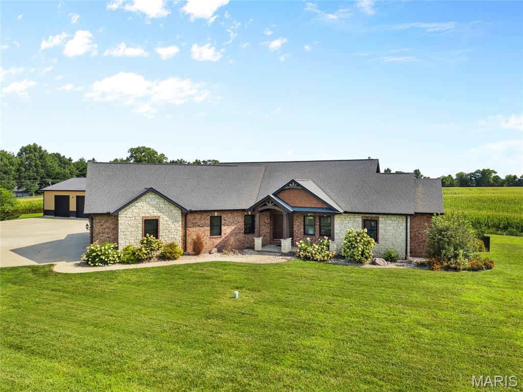 8318 WEST MILL CREEK RD, Troy IL — Photo 1