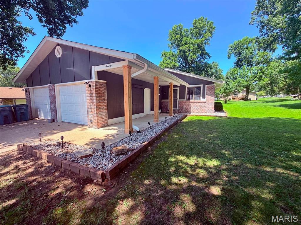 70 Meadow Lane, Glen Carbon IL — Photo 1