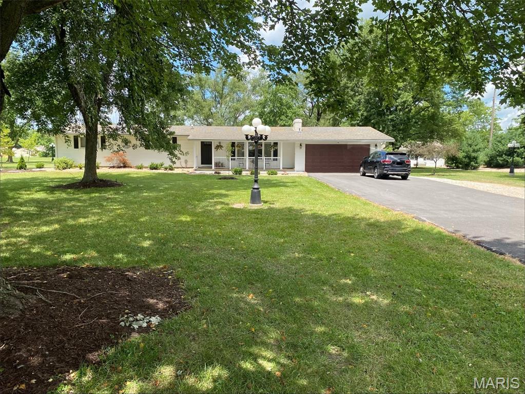 197 New Douglas Avenue, Sorento IL — Photo 1