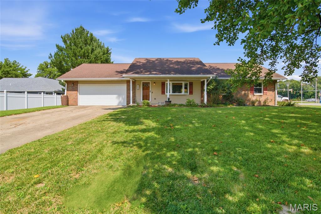 102 Irene Drive, St Jacob IL — Photo 1