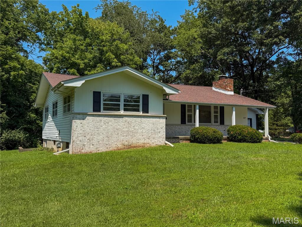 1227 Henry Street, Staunton IL — Photo 1