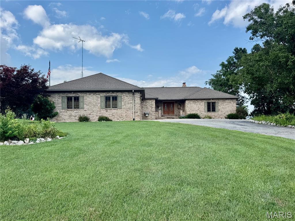 6 Willow Circle Drive, Greenville IL — Photo 1