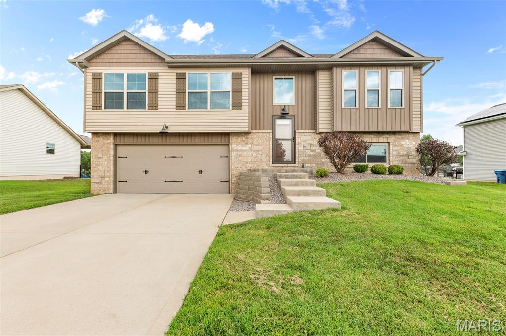 300 Olyvia Drive, St Jacob IL — Photo 1