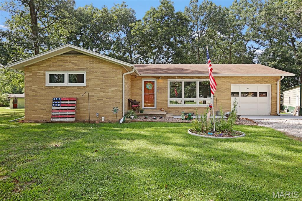 31 Briarwood Drive, Hillsboro IL — Photo 1