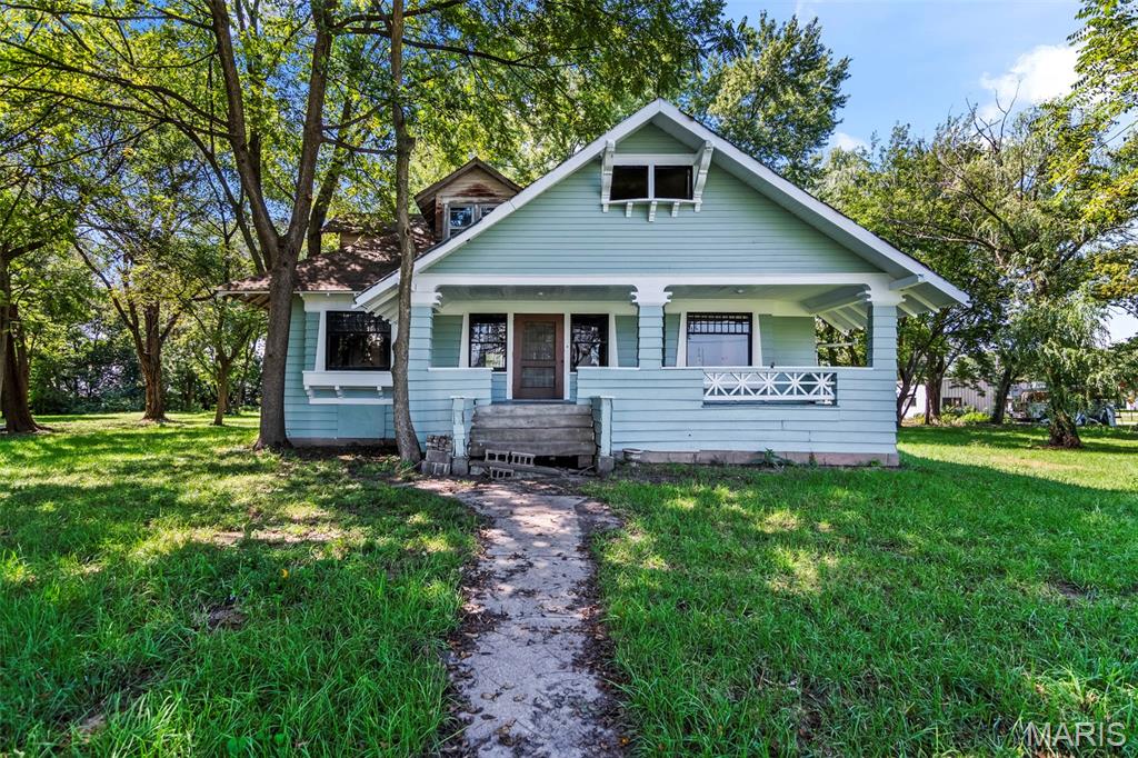 817 Clinton, Litchfield IL — Photo 1