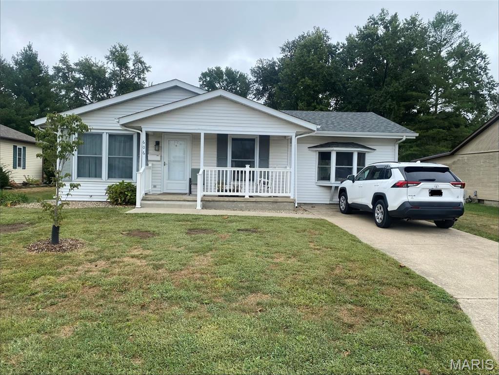 606 Dewey Street, Greenville IL — Photo 1