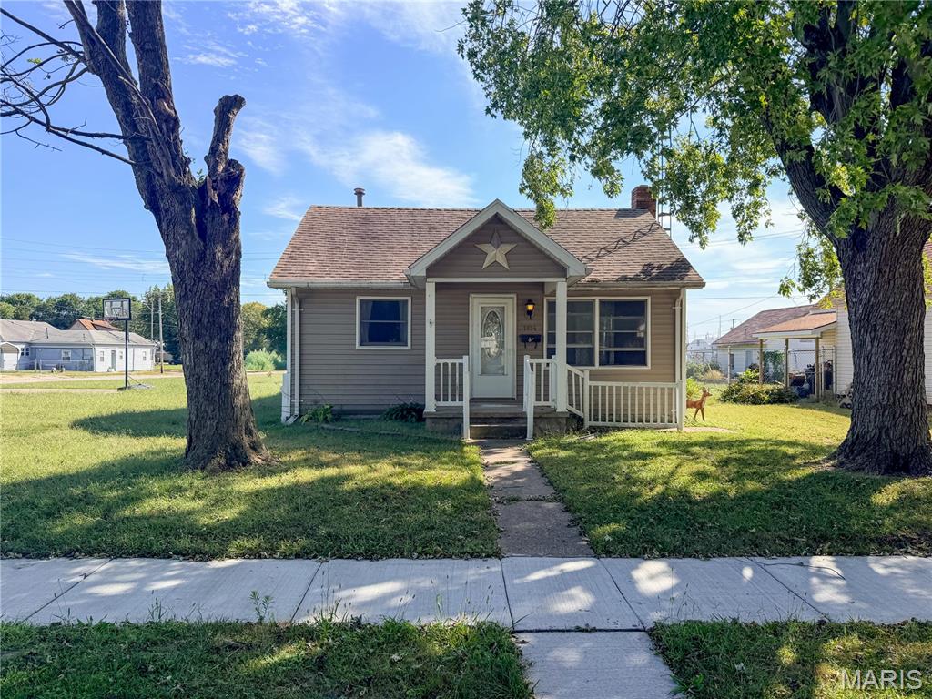 1814 Miller Avenue, Hillsboro IL — Photo 1