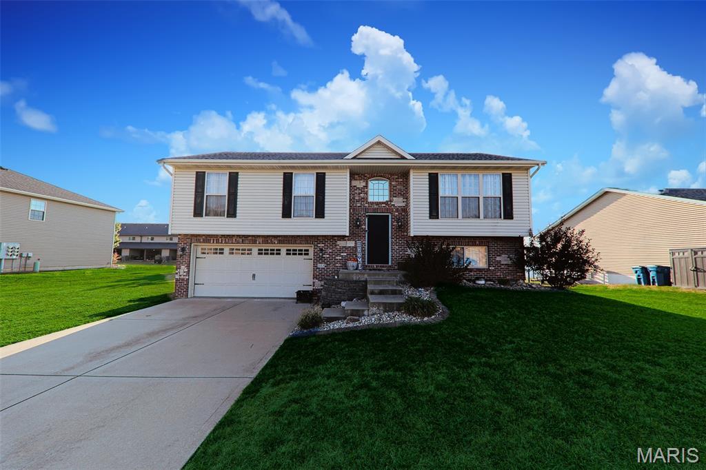 113 Olyvia Drive, St Jacob IL — Photo 1