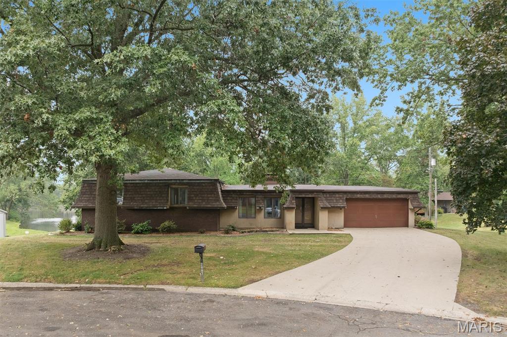 2007 Main Drive, Highland IL — Photo 1