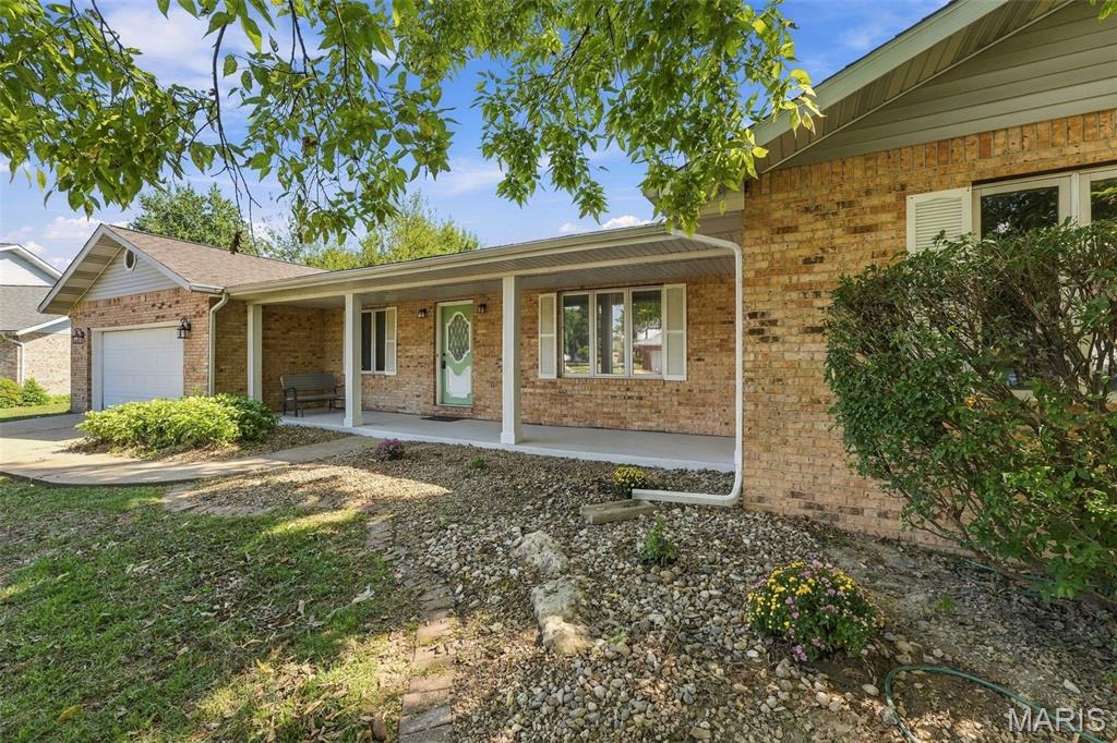 1727 Meadow Lane, Edwardsville IL — Photo 1