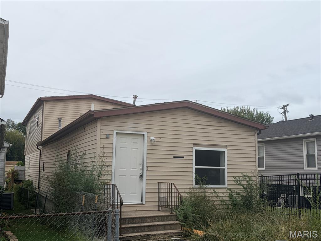 305 Meredocia Street, Madison IL — Photo 1