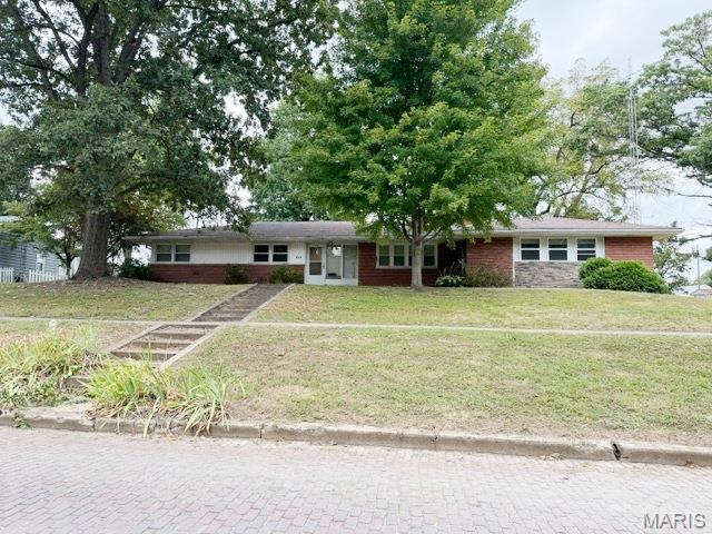 134 Broad Street, Hillsboro IL — Photo 1