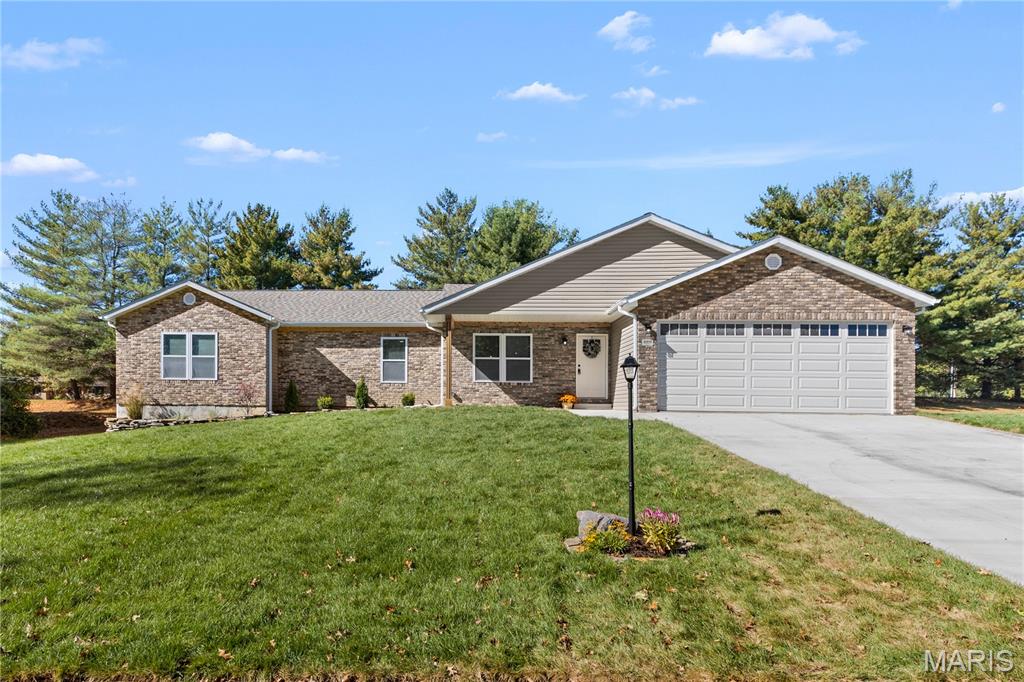 1005 Deerfield Circle, Alton IL — Photo 1