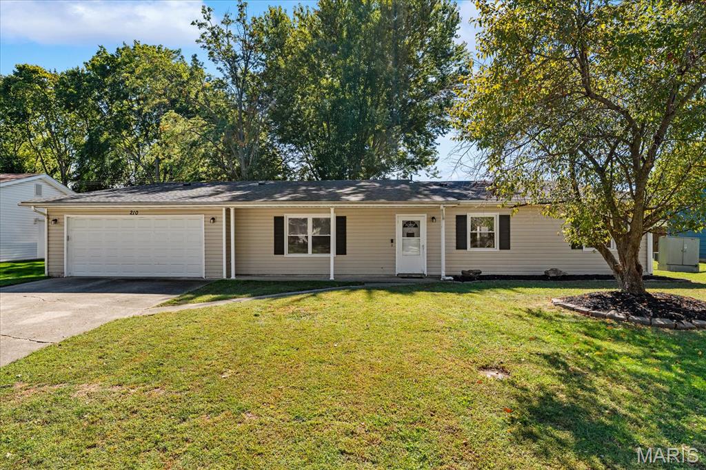 210 MEADOW Drive, Troy IL — Photo 1