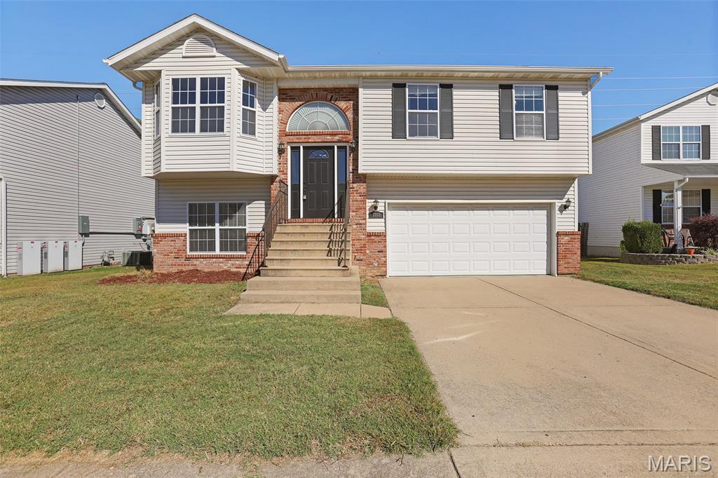 2217 Hunters Point Drive, Granite City IL — Photo 1