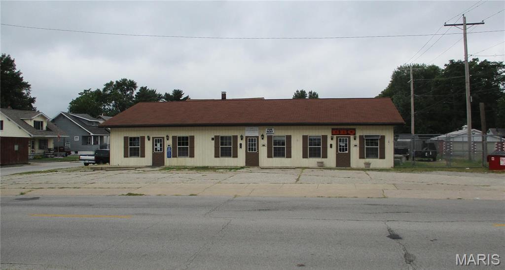 300 Wood River Avenue, Wood River IL — Photo 1