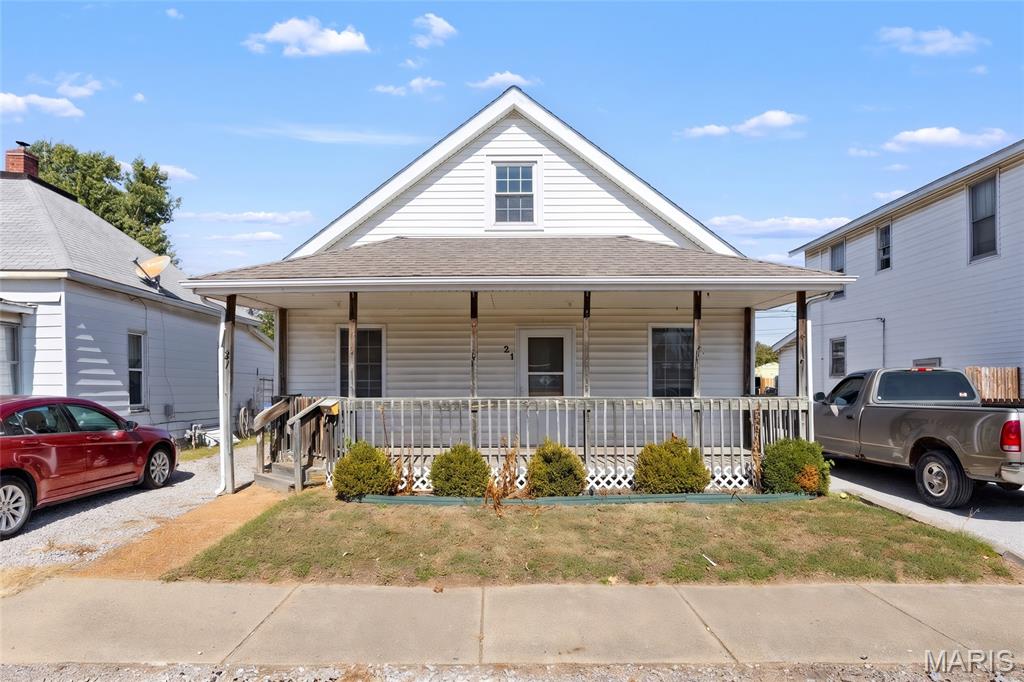 21 Penning Avenue, Wood River IL — Photo 1