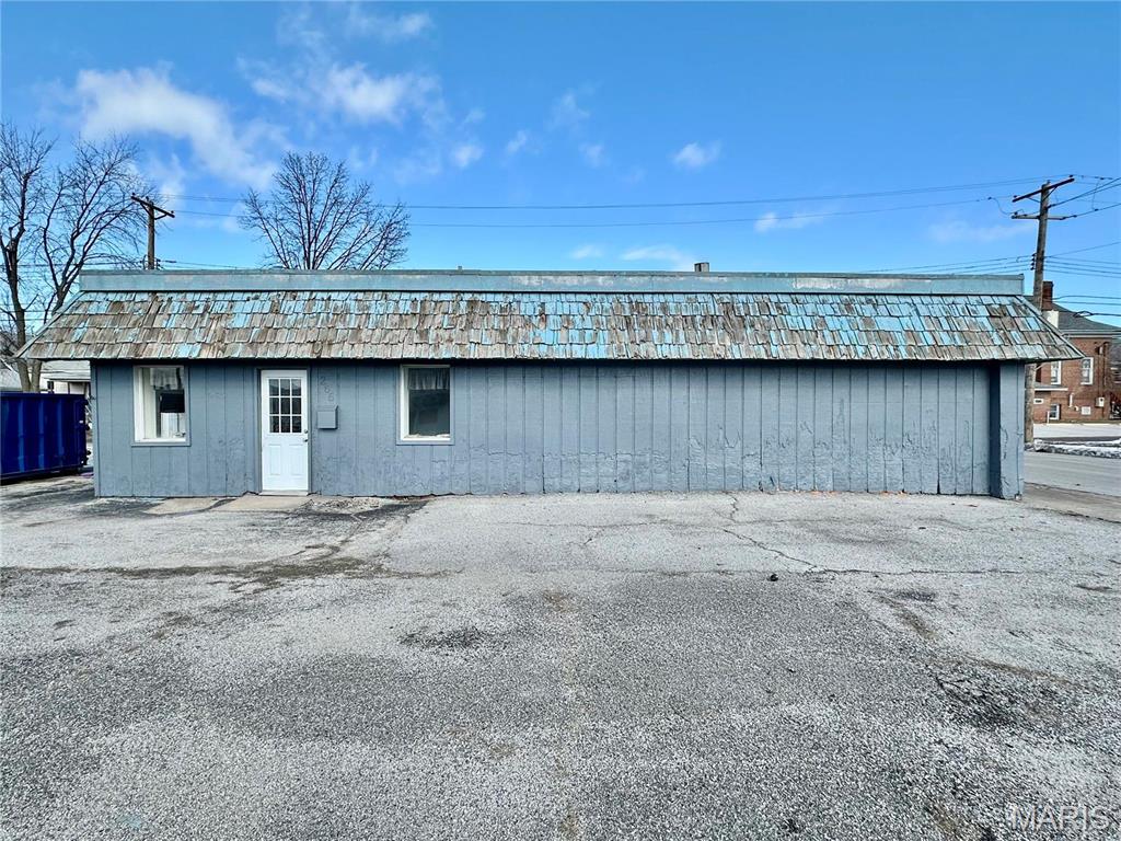 265 Ferguson Avenue, Wood River IL — Photo 1